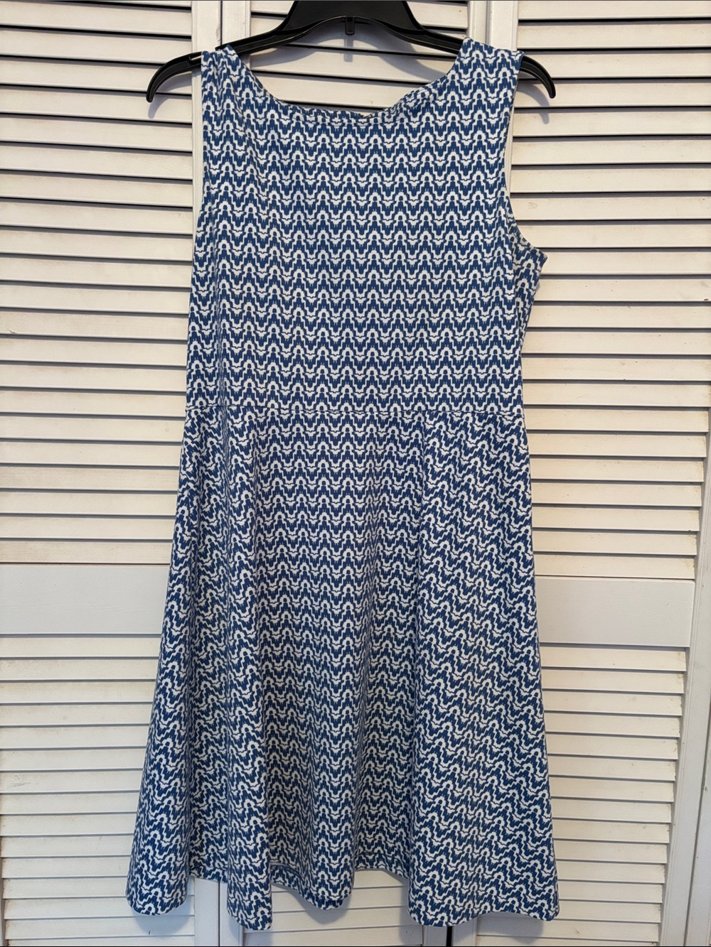 Talbots royal blue and white patterned sleeveless dress. Size large